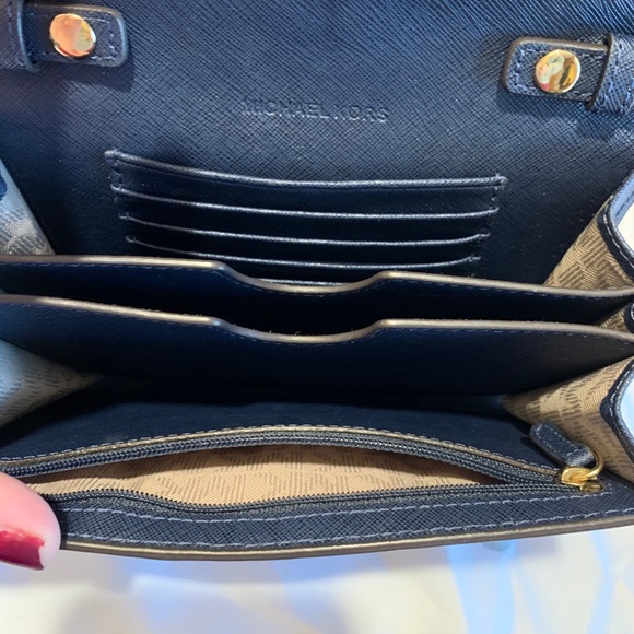 NWOT Michael Kors Crossbody - Picture 3 of 5